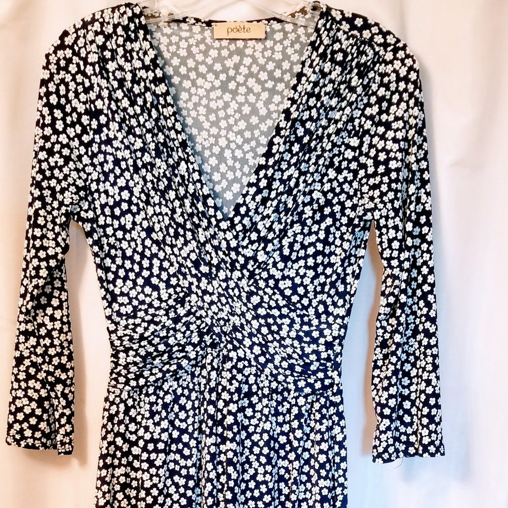 Very flattering dress by Poete